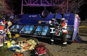 Volcamiento de taxibús deja como saldo una persona fallecida y 3 heridos de gravedad