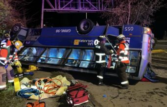 Volcamiento de taxibús deja como saldo una persona fallecida y 3 heridos de gravedad