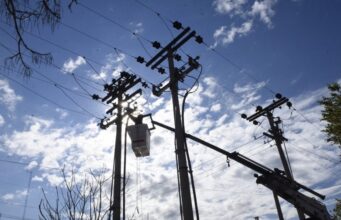 Alcalde de Concepción exige mayor celeridad a CGE en reposición del suministro eléctrico tras sistema frontal
