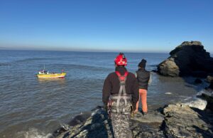 En medio de búsqueda de pescadores extraviados: hallan mochila y celular de uno de los desaparecidos