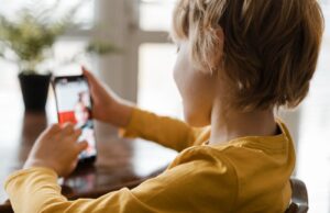 Uso recreativo de internet entre niños podría superar las 4 horas diarias en vacaciones de invierno