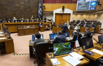 Con votación de mayoría aprueban moción que propone multas para quienes no concurran a las urnas