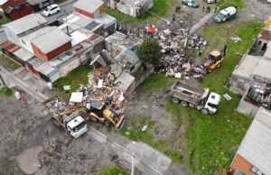 Encuentran cadáver entre escombros durante operativo de desalojo