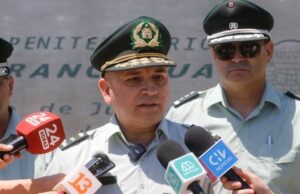 Renuncia director de Gendarmería tras polémica por traslado de su hermano