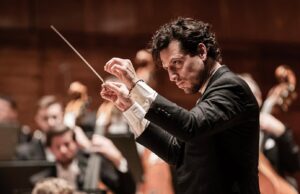 Paolo Bortolameolli regresa a dirigir a la OSUC con un programa de alto impacto emocional y técnico