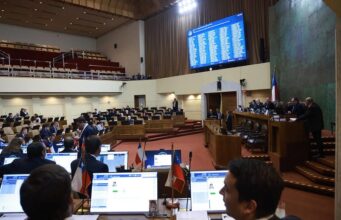 Cámara aprueba proyecto que establece multas por no votar a chilenos