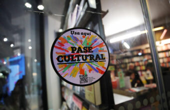 Invitan a activar el Pase Cultural: beneficio de $50 mil para jóvenes y adultos mayores