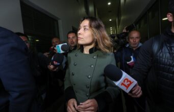 Camila Polizzi viajó este viernes para realizar show en club nocturno de Santiago