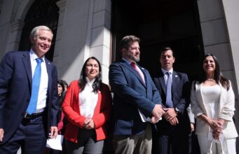 Pacto parlamentario de la oposición se mantiene pese a tensiones por apoyo presidencial a Kast