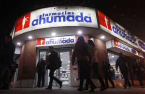Farmacias Ahumada indemnizará a casi 34 mil consumidores tras acuerdo con Sernac por Caso Colusión