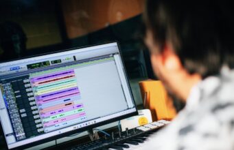 Un espacio que da vida a los proyectos: Sala de Grabación Municipal de Chiguayante celebra su primer aniversario