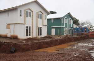 Construcción de viviendas en Cañete alcanza un 72,5% de avance para beneficiar a decenas de familias