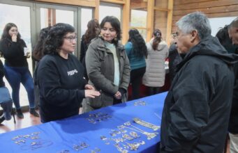 Identidad que brilla: orfebrería pehuenche impulsa cultura y economía local en Villa Ralco