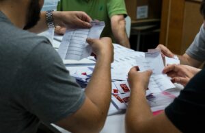 Llega al Senado proyecto que entrega un día libre a vocales de mesa
