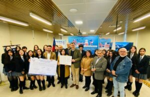 24 familias reciben títulos de dominio y Tomé celebra renovación de concesión para el Liceo Vicente Palacios