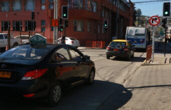 Entregan nuevos cruces semaforizados en Lota