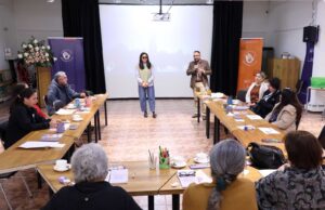 Usuarios del Cesfam Dr. Víctor Manuel Fernández y PRAIS fortalecen su salud mental con taller de arte terapia