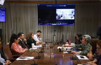 Comisión despacha restringir licencias de conducir a deudores de alimentos