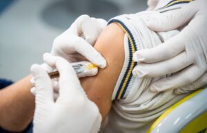 Vacunación escolar en Biobío está a un punto de lograr la meta del 85%