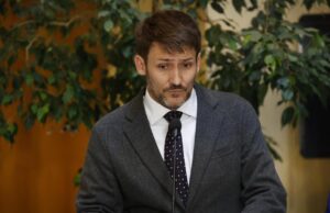 Diego Pardow renuncia al Ministerio de Energía tras escándalo por error en cobros de la luz