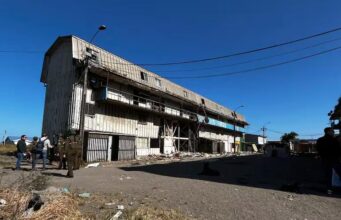 Desalojan a más de 250 familias desde bloques tomados en Michaihue