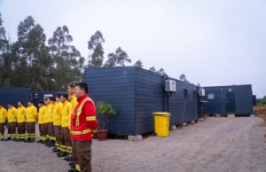 Inauguran 32 bases modulares para albergar a brigadistas nocturnos de CONAF