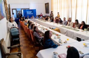 Familias de acogida compartieron sus vivencias con autoridades regionales
