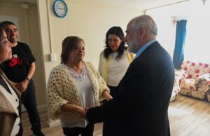 Ministro de Vivienda visitó a beneficiarios de Arriendo a Precio Justo en proyecto Block J