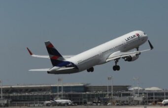 Latam extiende cancelación de algunos vuelos hasta el 22 de noviembre por huelga de pilotos