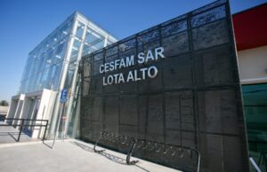 Denuncian en Lota que adulta mayor murió frente a Cesfam sin recibir ayuda