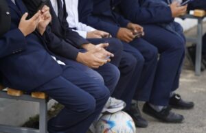 Senado ratifica prohibición de uso de celulares en todos los niveles educativos de los colegios