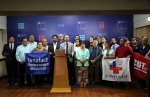 Gobierno y funcionarios estatales firman reajuste salarial