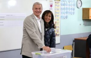 Kast llama a la calma y promete gobernar “para todos los chilenos” en jornada decisiva