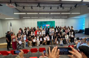 Ochenta emprendedoras del Biobío son certificadas como beneficiarias del programa Capital Abeja Emprende 2025