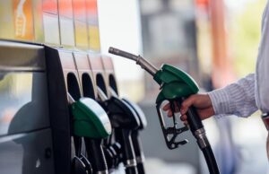 Anuncian importante baja de las bencinas desde este jueves 1 de enero