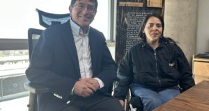 Aseguran asistencia integral a pasajera con discapacidad afectada por incidente en estación de Biotren en Coronel