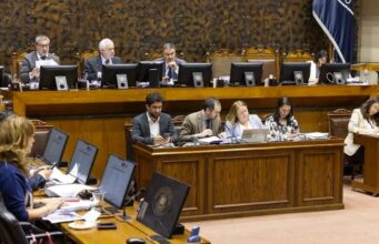 Reajuste al sector público: proyecto avanza a tercer trámite tras ser despachado por el Senado