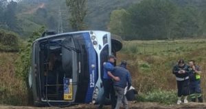 Decretan arraigo y firma de conductor de taxibus por cuasidelito de homicidio