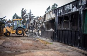 Inician demolición de la siniestrada Escuela de Punta de Parra con inversión de la Subdere