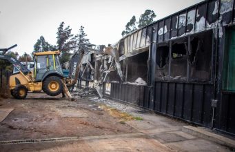 Inician demolición de la siniestrada Escuela de Punta de Parra con inversión de la Subdere