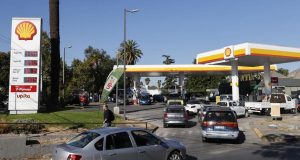 Gobierno afirma que no habrá desabastecimiento tras alza en el precio de los combustibles