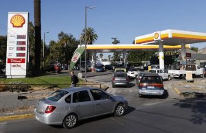 Gobierno afirma que no habrá desabastecimiento tras alza en el precio de los combustibles