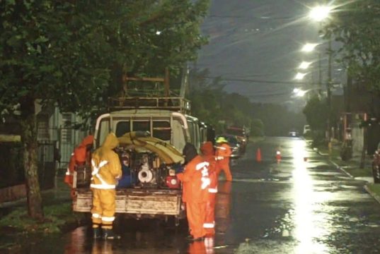 Sistema frontal en Biobío deja anegamientos y caída de árboles sin afectación a viviendas