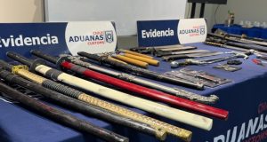 Aduana entrega 91 armas y artículos de artes marciales al Ejército