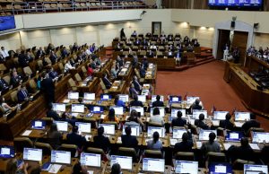 Cámara aprueba proyecto que restringe a inmigrantes en situación irregular acceder a beneficios fiscales