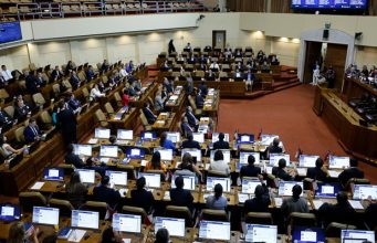 Cámara aprueba proyecto que restringe a inmigrantes en situación irregular acceder a beneficios fiscales
