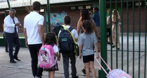Proyecto de ley busca sancionar a apoderados por bullying escolar