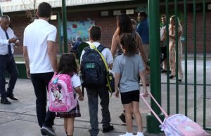 Proyecto de ley busca sancionar a apoderados por bullying escolar