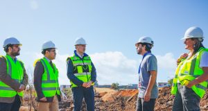 Inician labores de remoción de escombros en Punta de Parra tras incendios