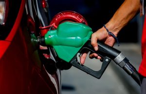 Gobierno anuncia histórica alza de combustibles: bencinas subirán 370 pesos y diésel hasta 580 pesos